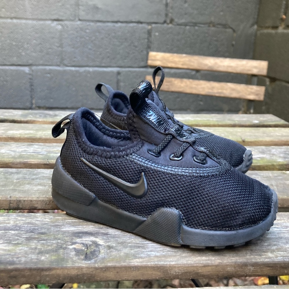 Nike Black Roshe Runners 7C Toddlers